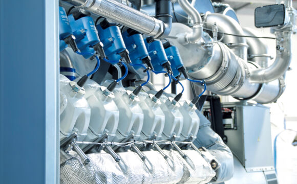 01a_BHKW-ECO-495-Motor-seitlich_web